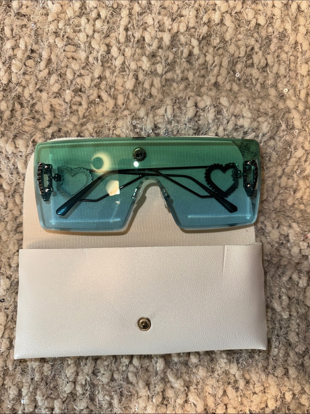 Women’s Gradient Green-Blue Heart Accent Shield Fashion Sunglasses